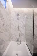 Airbus Hotel At Phawana Station