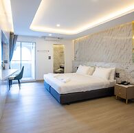 Airbus Hotel At Phawana Station