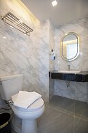 Airbus Hotel At Phawana Station