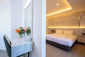 Airbus Hotel At Phawana Station