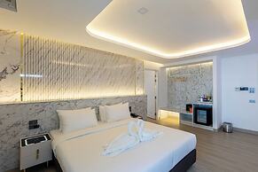 Airbus Hotel At Phawana Station