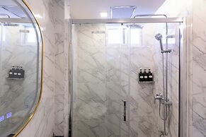 Airbus Hotel At Phawana Station