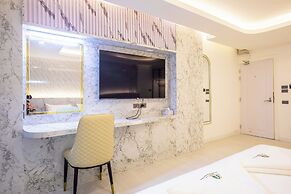 Airbus Hotel At Phawana Station