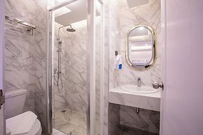 Airbus Hotel At Phawana Station