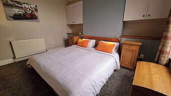 Spacious Centrally Located Apartment