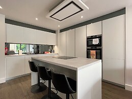 Elegant 2 Bedroom Apartment