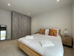 Elegant 2 Bedroom Apartment