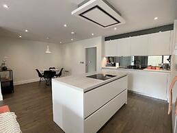 Elegant 2 Bedroom Apartment