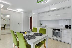 Aura - Riverside & Parking by Downtown Apartments