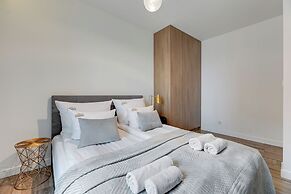 Aura - Riverside & Parking by Downtown Apartments