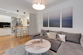 Aura - Riverside & Parking by Downtown Apartments