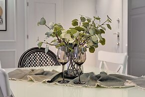 Aura - Riverside & Parking by Downtown Apartments