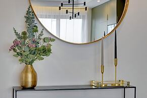 Aura - Riverside & Parking by Downtown Apartments