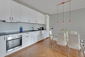 Aura - Riverside & Parking by Downtown Apartments