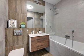 Aura - Riverside & Parking by Downtown Apartments