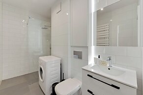 Aura - Riverside & Parking by Downtown Apartments