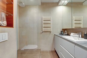 Aura - Riverside & Parking by Downtown Apartments