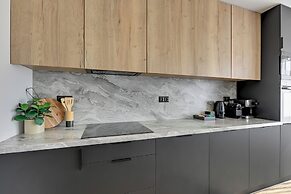 Aura - Riverside & Parking by Downtown Apartments