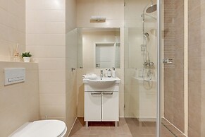 Aura - Riverside & Parking by Downtown Apartments