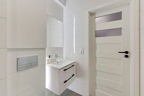 Aura - Riverside & Parking by Downtown Apartments