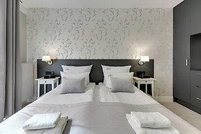 Aura - Riverside & Parking by Downtown Apartments