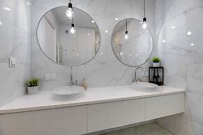 Aura - Riverside & Parking by Downtown Apartments