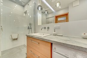 Aura - Riverside & Parking by Downtown Apartments