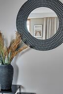 Aura - Riverside & Parking by Downtown Apartments