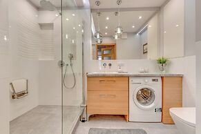 Aura - Riverside & Parking by Downtown Apartments