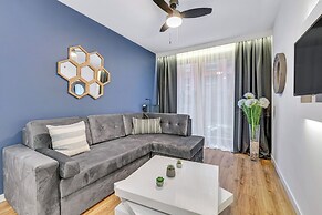 Aura - Riverside & Parking by Downtown Apartments