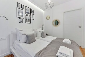 Aura - Riverside & Parking by Downtown Apartments