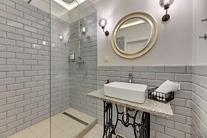 Aura - Riverside & Parking by Downtown Apartments