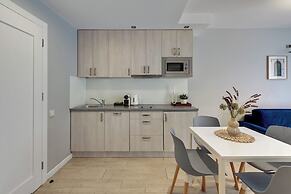 Aura - Riverside & Parking by Downtown Apartments