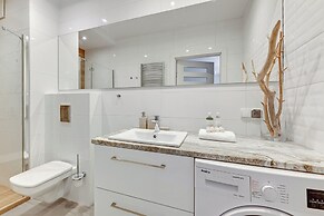 Aura - Riverside & Parking by Downtown Apartments