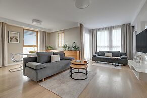 Aura - Riverside & Parking by Downtown Apartments