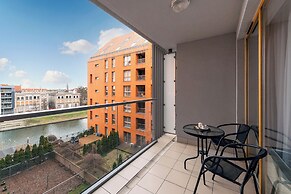 Aura - Riverside & Parking by Downtown Apartments