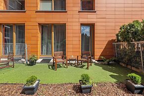 Aura - Riverside & Parking by Downtown Apartments