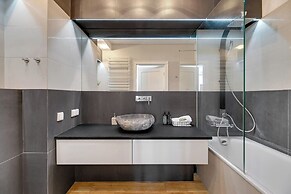 Aura - Riverside & Parking by Downtown Apartments