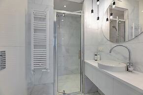 Aura - Riverside & Parking by Downtown Apartments