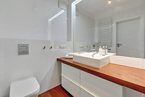 Aura - Riverside & Parking by Downtown Apartments