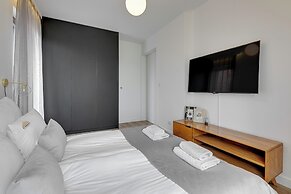 Aura - Riverside & Parking by Downtown Apartments