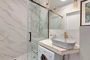 Aura - Riverside & Parking by Downtown Apartments