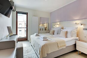 Aura - Riverside & Parking by Downtown Apartments