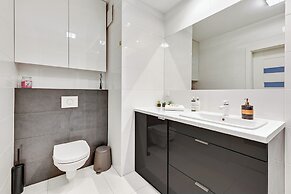 Aura - Riverside & Parking by Downtown Apartments