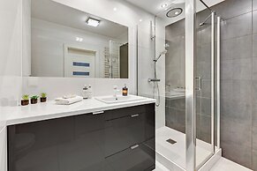 Aura - Riverside & Parking by Downtown Apartments