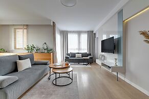 Aura - Riverside & Parking by Downtown Apartments