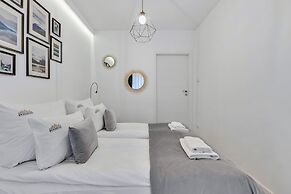 Aura - Riverside & Parking by Downtown Apartments