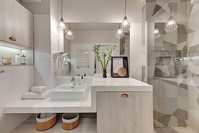 Aura - Riverside & Parking by Downtown Apartments