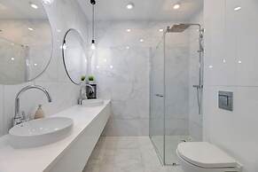 Aura - Riverside & Parking by Downtown Apartments