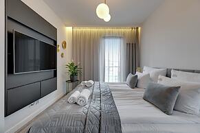 Aura - Riverside & Parking by Downtown Apartments